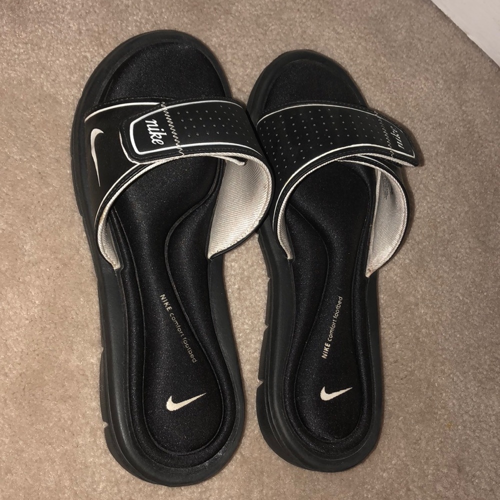 NEVER WORN memory foam Nike slides